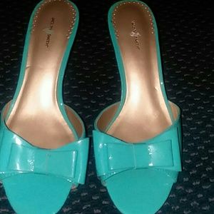 Jaclyn smith blue slip on